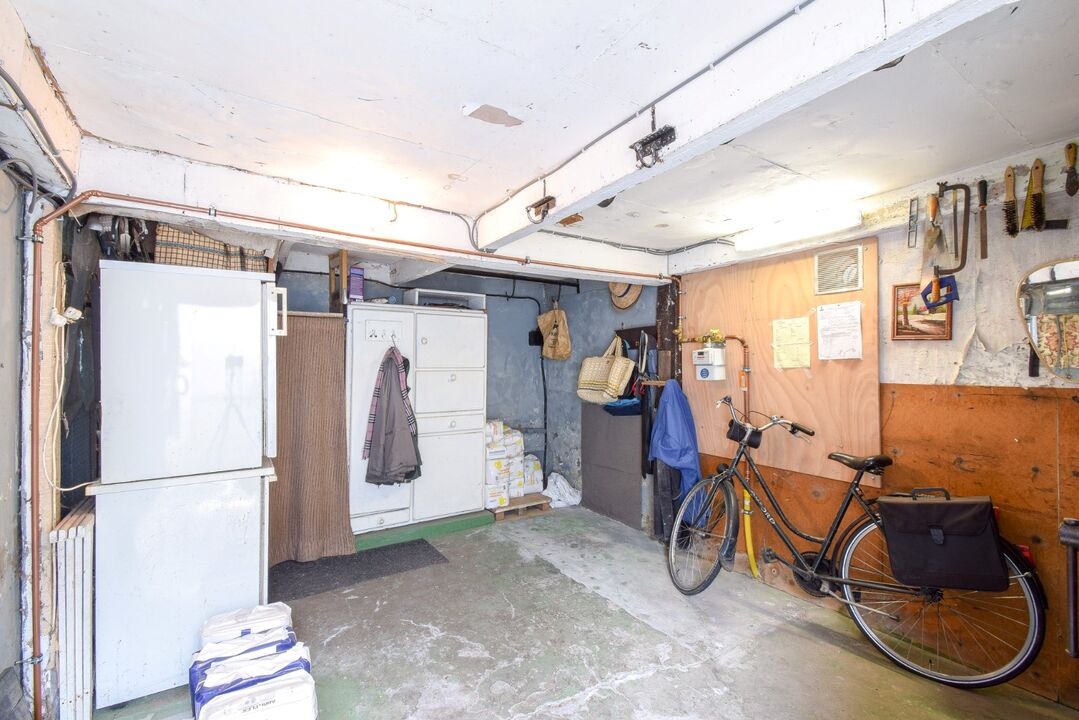 Te renoveren alleenstaande woning met garage foto 14