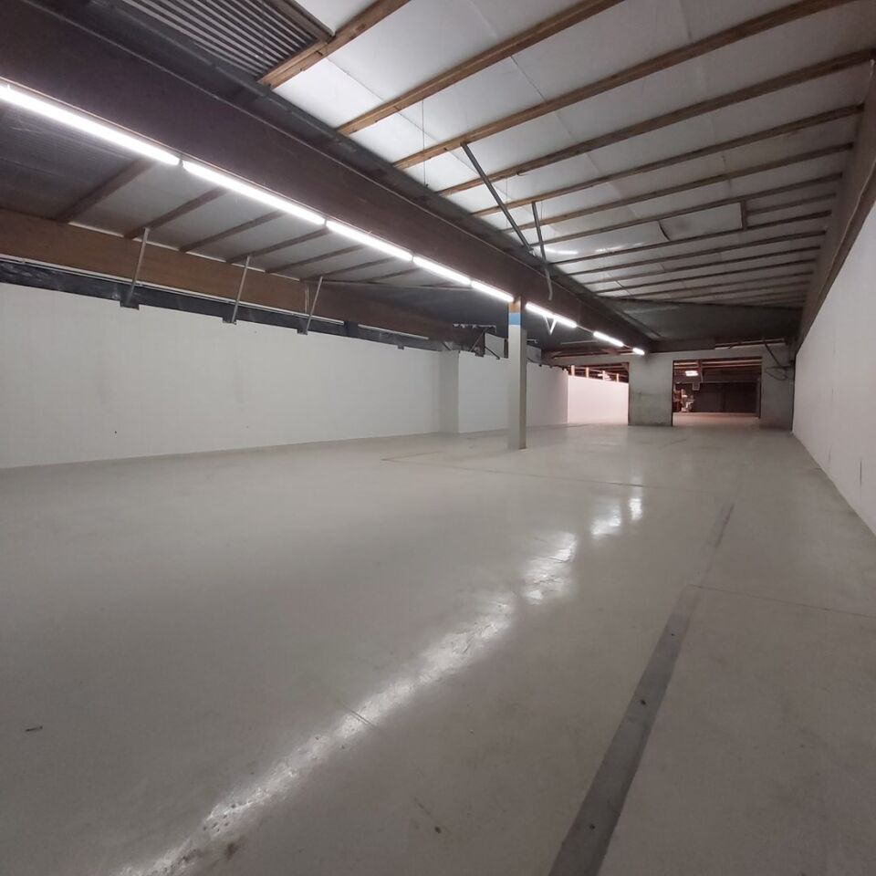 Magazijn van 600 m² te Izegem - vlotte bereikbaarheid foto 3