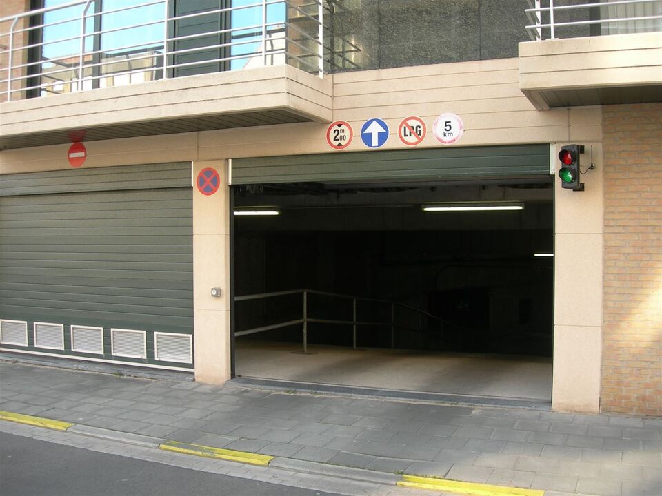 Parking - gesloten garagebox foto 1