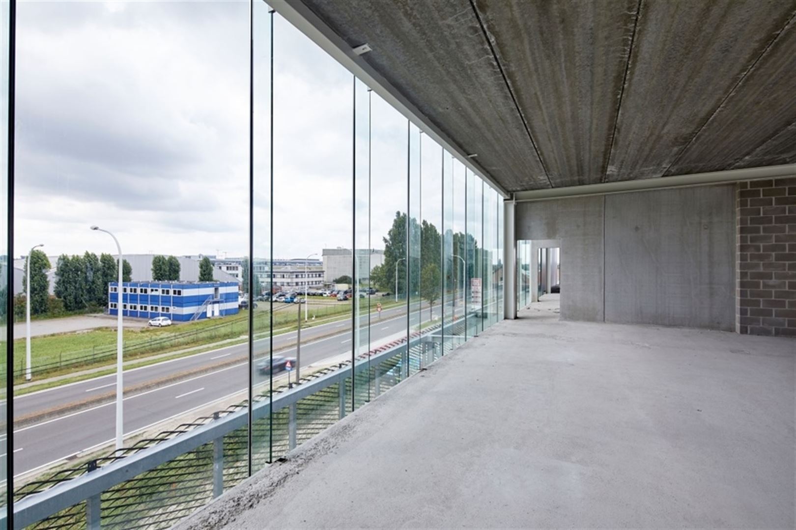 STEEN III : Multifunctioneel bedrijvenpark op een zichtlocatie langsheen de Haachtsesteenweg recht tegenover de militaire luchthaven van Melsbroek foto 3