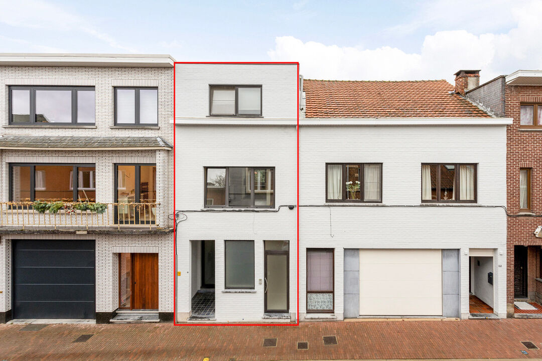 Appartementsgebouw met twee appartementen te koop in hartje Sint-Truiden foto 1