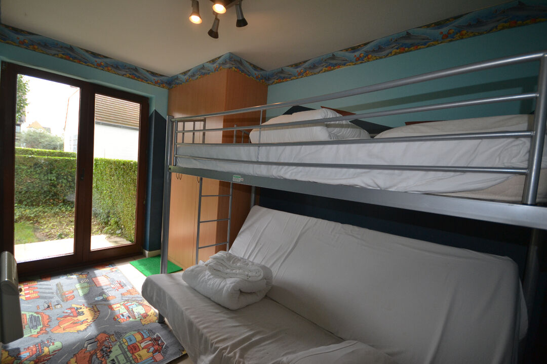 Zonnig 2 slaapkamer appartement  op enkele stappen van de zee!! foto 6