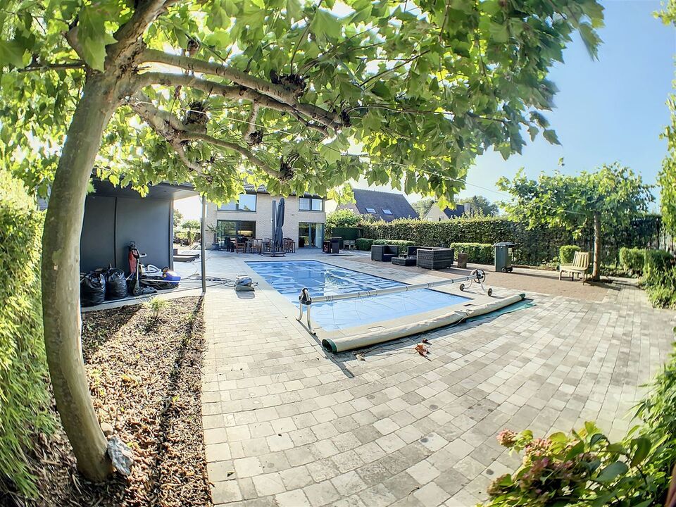 Mooie villa met tuin en zwembad foto 19