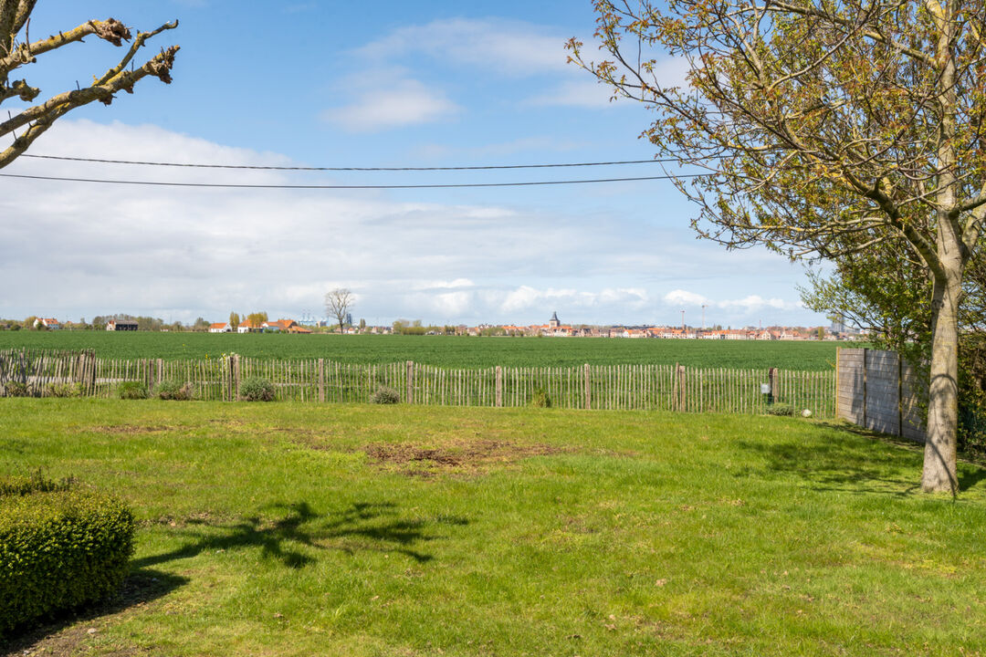 Hoeve gelegen tussen de velden in Ramskapelle foto 34