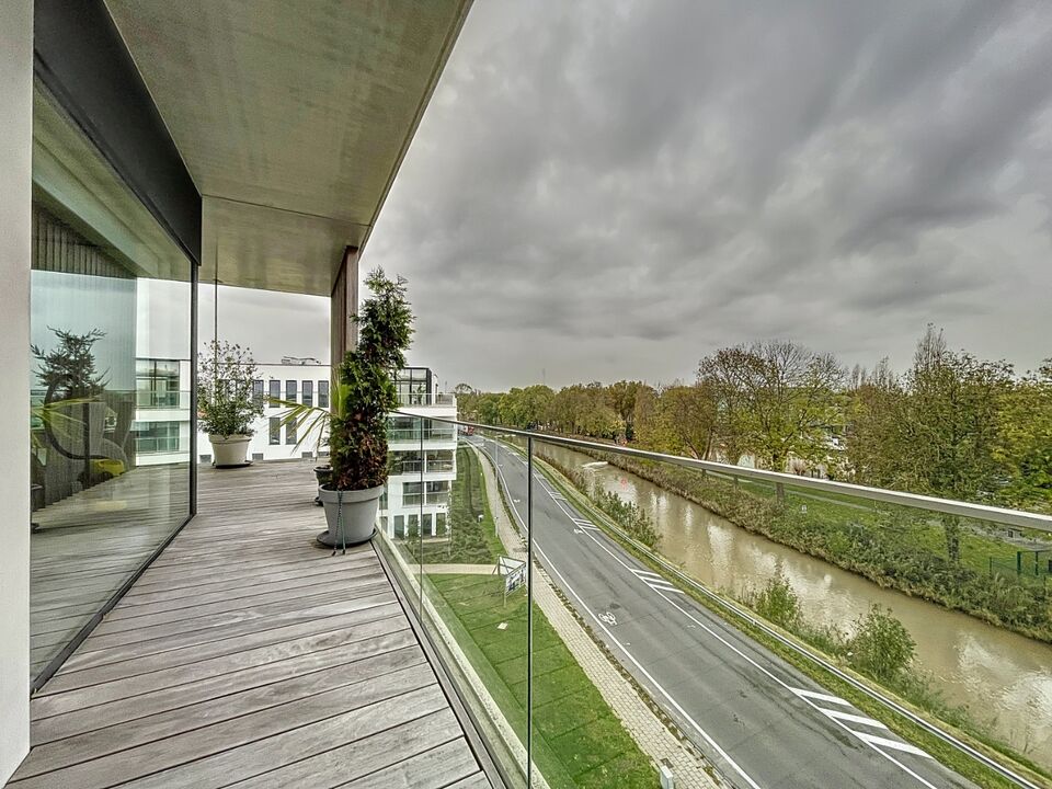 Prachtige en energiezuinige penthouse met zicht op de Veurnevaart in het historische Veurne foto 1