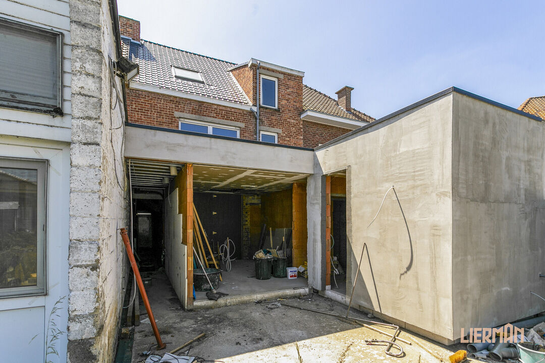 Deels gerenoveerde rijwoning met nieuw dak in Hofstade! foto 15