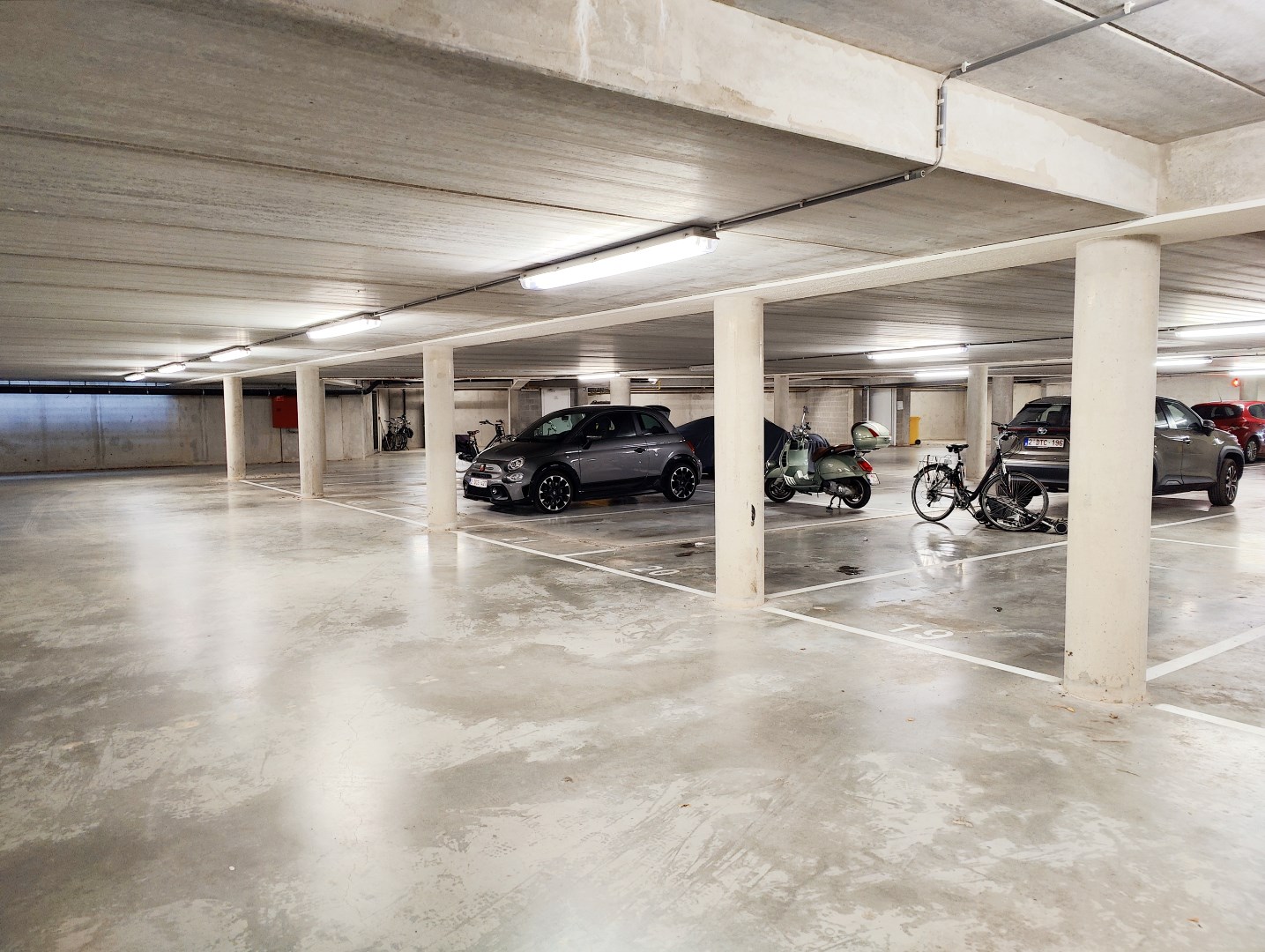 WEZEMAAL - Trendy loft 124 m2 + autostaanplaats + berging foto 16