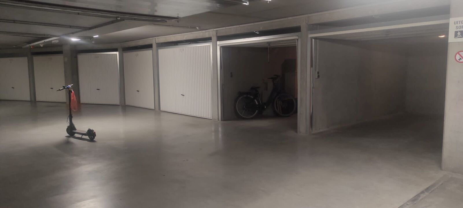 Sir Anthony - Zoutelaan: gesloten garagebox op niveau -3. foto 3