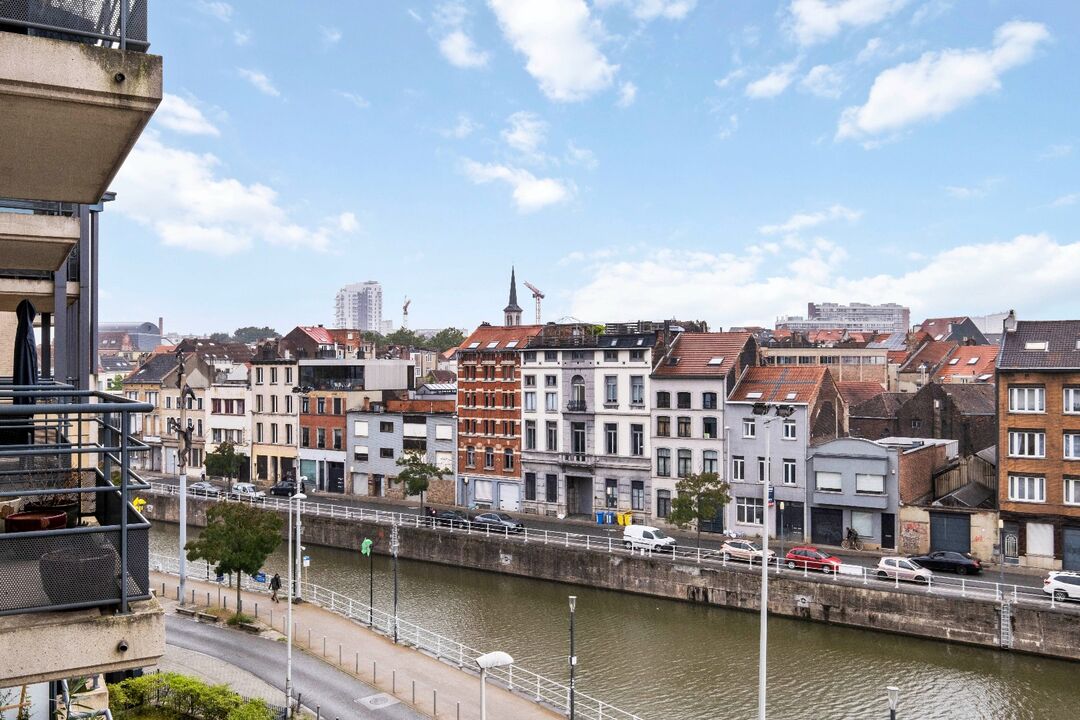 Ruim appartement met 3 slaapkamers met 2 terrassen en 2 parkeerplaatsen te Brussel  foto 9
