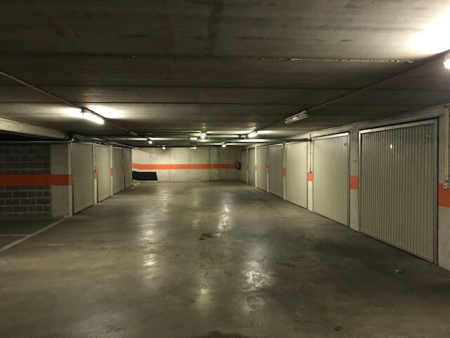 Gemakkelijk toegankelijke garagebox gelegen op de Kustlaan, vlak aan de minigolf. foto 3