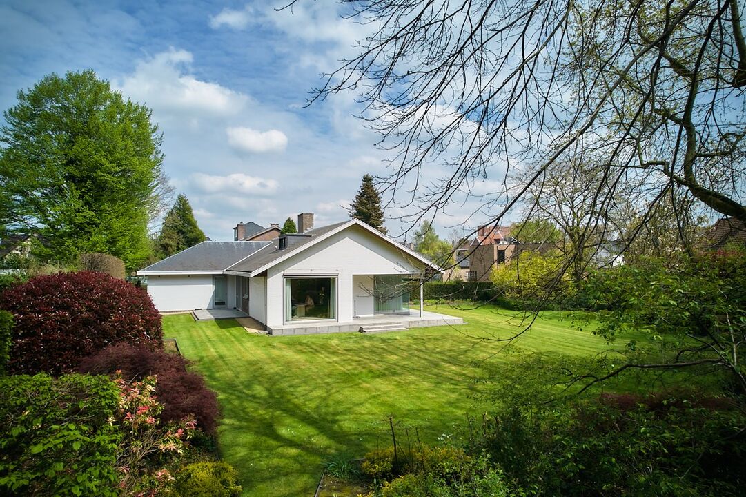 VERKOCHT. Bijzondere villa met grote tuin van het architectencollectief Konstrukto foto 2
