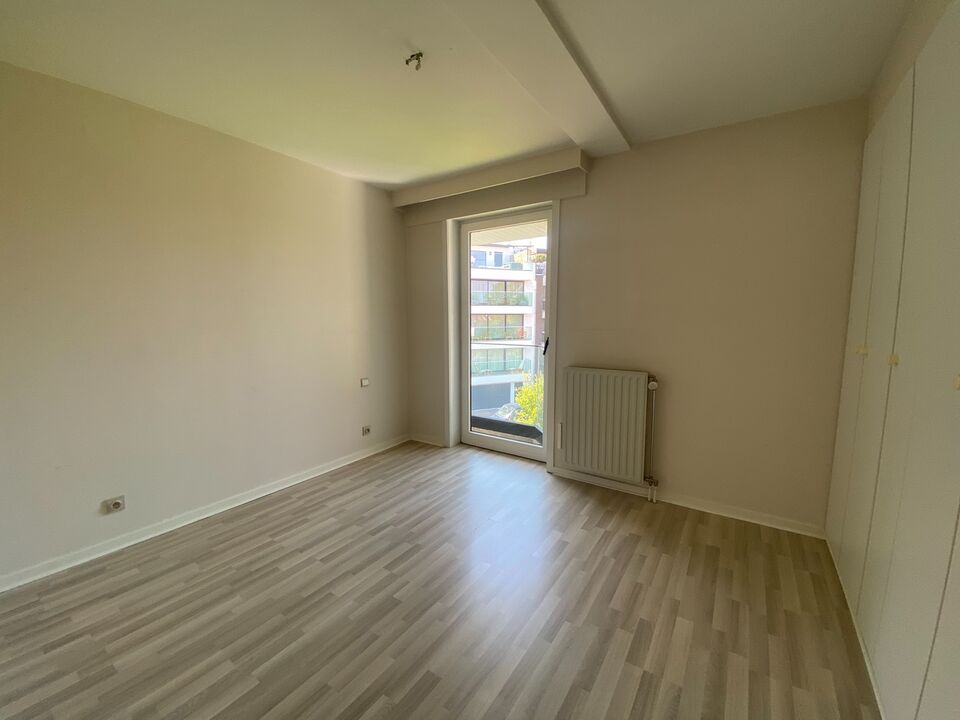 ONGEMEUBELD - Ruim 3-slaapkamer appartement gelegen in een villa residentie in de Elizabetlaan te Knokke. foto 11