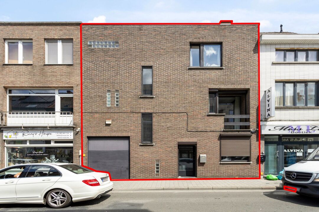 Gebouw met studio, duplex appartement en dubbele garage met prachtige tuin in Gent foto 1