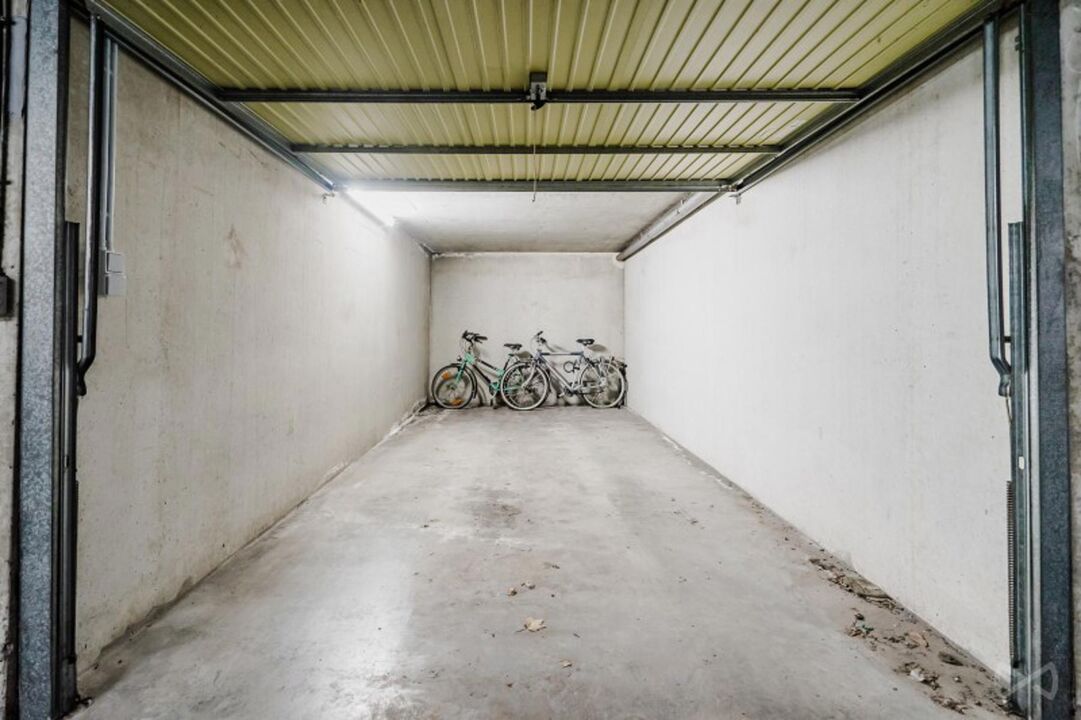 Deze garage is te koop samen met het appartement op wandelafstand te Franchommelaan 22 te Blankenberge foto 2