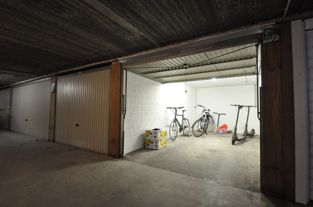 Goed gelegen gesloten garagebox nabij het strand in Duinbergen foto 5