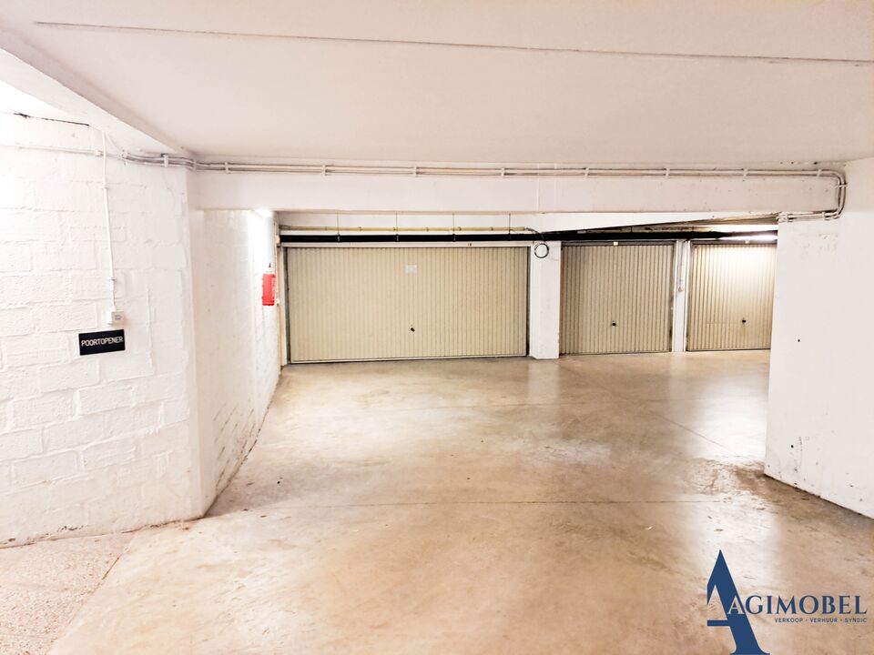 Zeer ruime dubbele garagebox, gemakkelijk te bereiken op niveau -1 in de Parmentierlaan te Knokke. foto 7