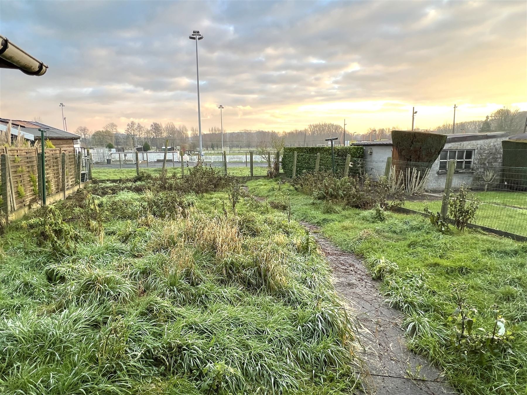 Voormalig café met woonst: ideaal voor ondernemen of gezellig wonen foto 5