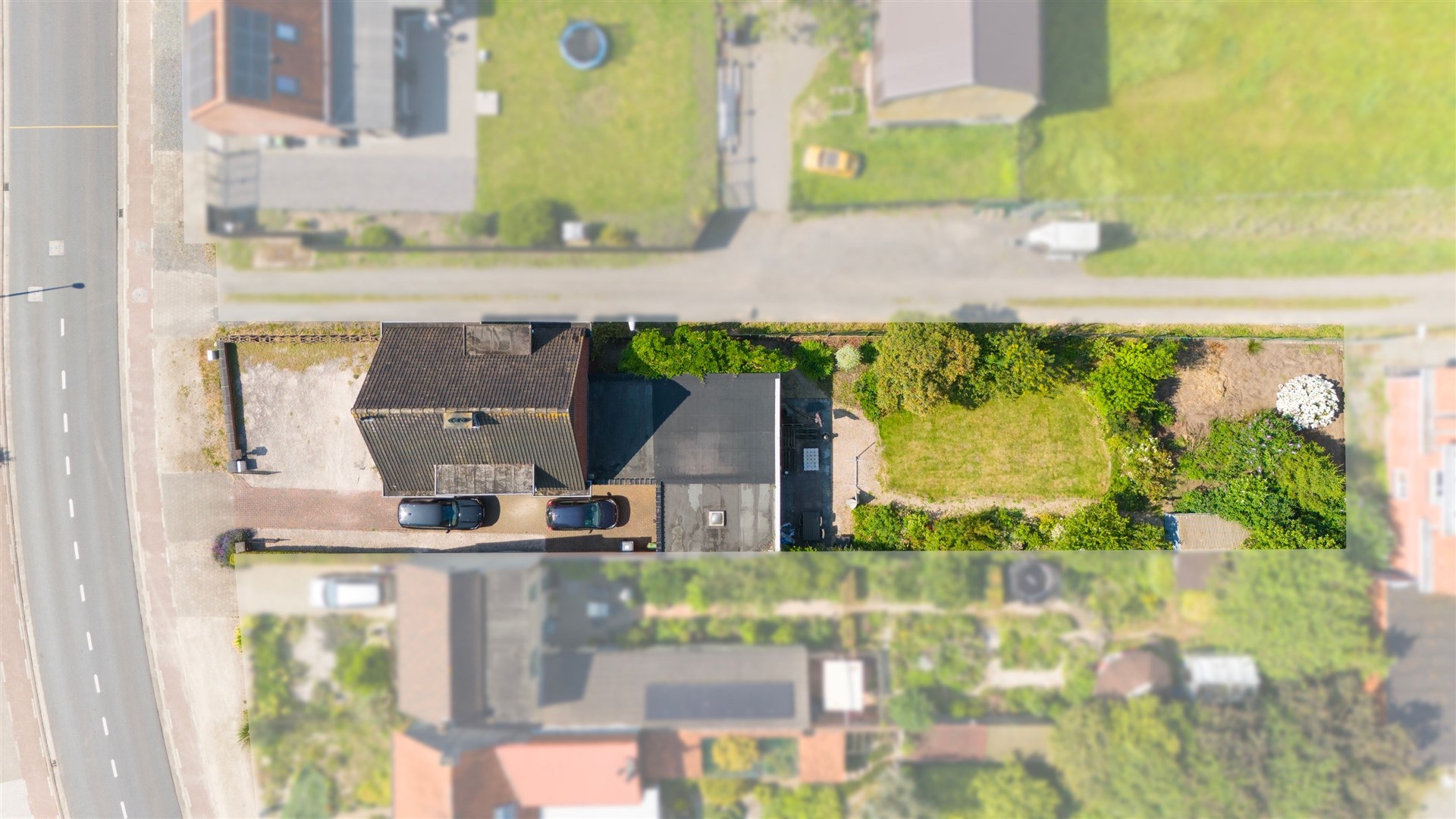 Instapklare gezinswoning met 3 slaapkamers, 2 badkamers en een zeer ruime garage foto 26