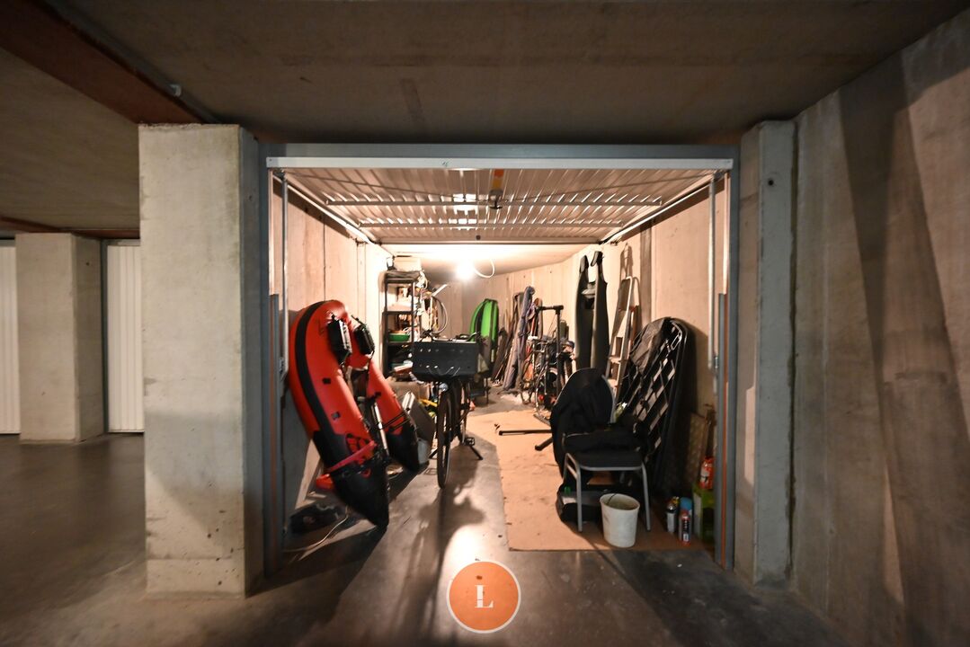 Instapklaar dakappartement met twee slaapkamers, terras en garage in Harelbeke foto 11