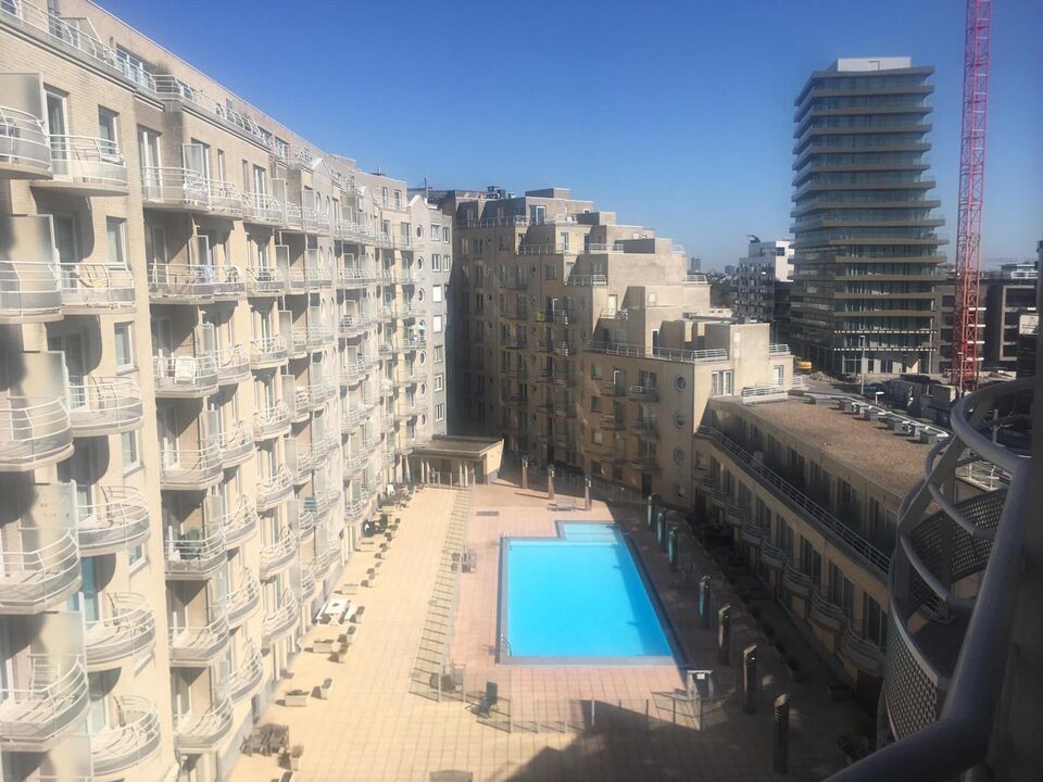 Dubbel en groot appartement met oa 2 grote slaapkamers en  2 badkamers   en 4 terrassen    ( 110 m2)    in gekende residentie met gemeenschappelijk zwembad foto 1