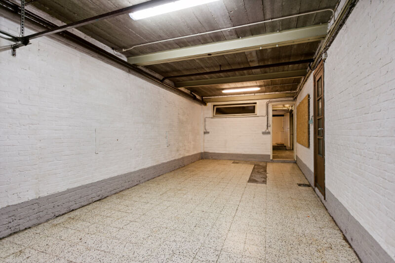 Zeer ruime garage met bel-etage woning en tuin te koop in Sint-Kathelijne-Waver foto 3