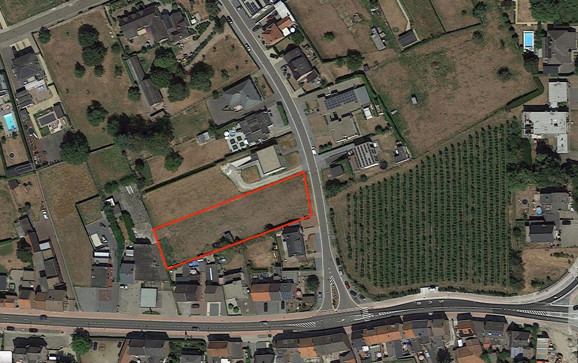 Bouwgrond van 21a 26ca (2.126 m²) geschikt voor een open bebouwing of 2 halfopen bebouwingen, centraal gelegen in Lanaken-Veldwezelt foto 4