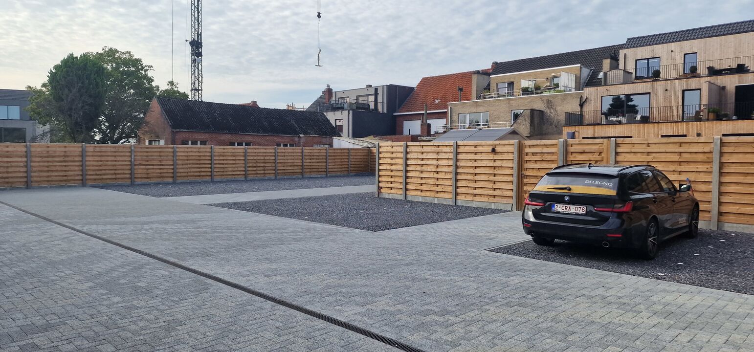 Autostaanplaats in het centrum van Vosselaar, mét laadpaal! foto 3