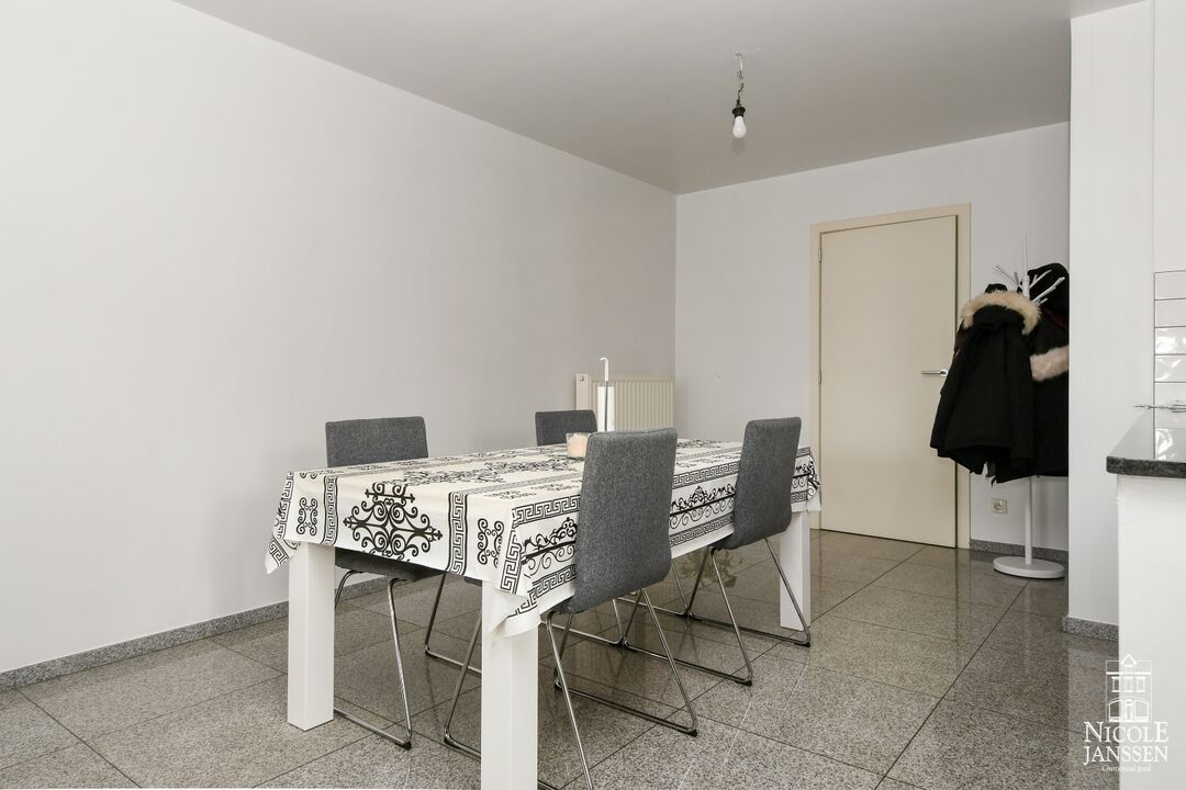 Verzorgd appartement van 135 m² op de eerste verdieping met autostandplaats en kelder foto 9
