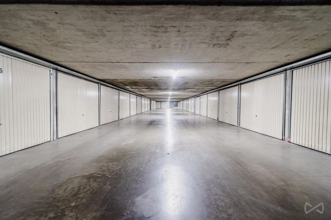 Deze garage is te koop samen met het appartement op wandelafstand te Franchommelaan 22 te Blankenberge foto 3