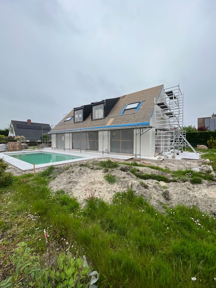 Volledig gerenoveerde , alleenstaande villa met zwembad, gelegen vlakbij het centrum van Knokke. foto 4