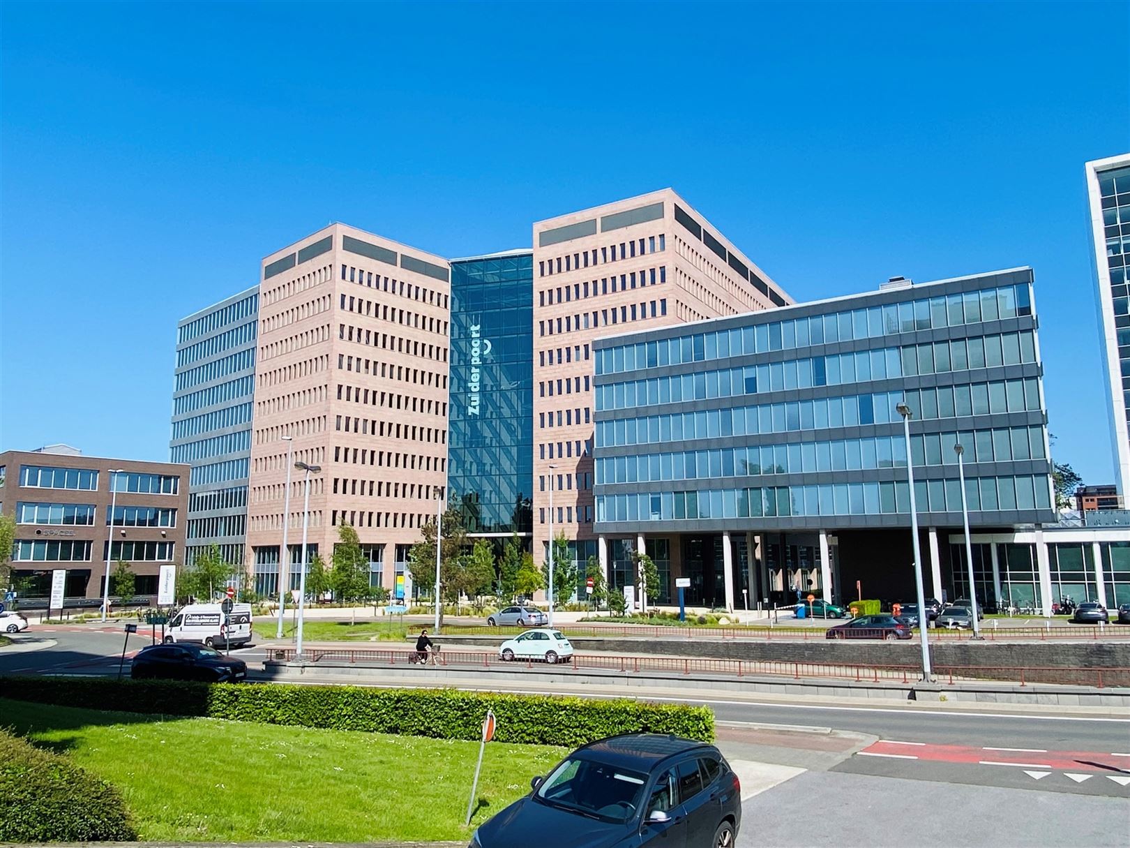 Kantoren aan het op- en afrittencomplex Gent-Zuid vanaf 437m² tot 2500 m² foto 1
