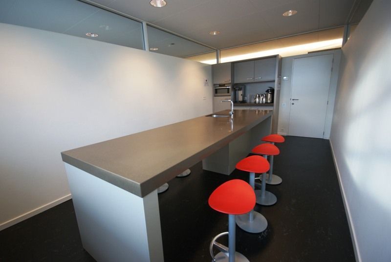 Bemeubelde kantoorruimte (58,65m² of 81,62m²), voorzien van airco en rand-accommodatie (sanitair, keuken, ...) te Brugge! Vlot bereikbaar via Expresweg. foto 7