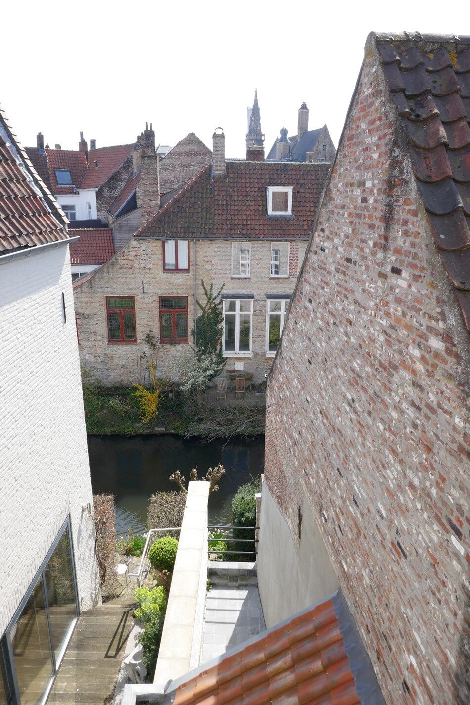 Grondig en duurzaam vernieuwde woning met zonneterras en zicht op de Reien in Brugge centrum! foto 25