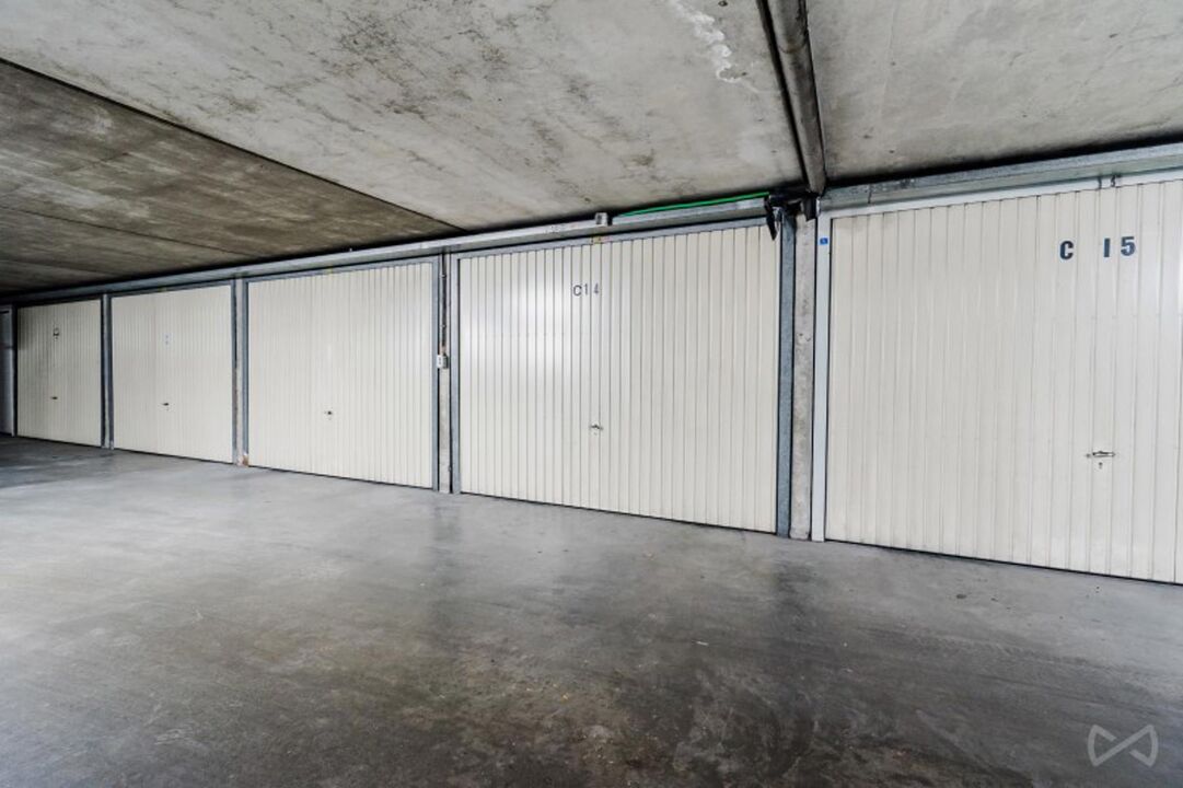 Deze garage is te koop samen met het appartement op wandelafstand te Franchommelaan 22 te Blankenberge foto 1