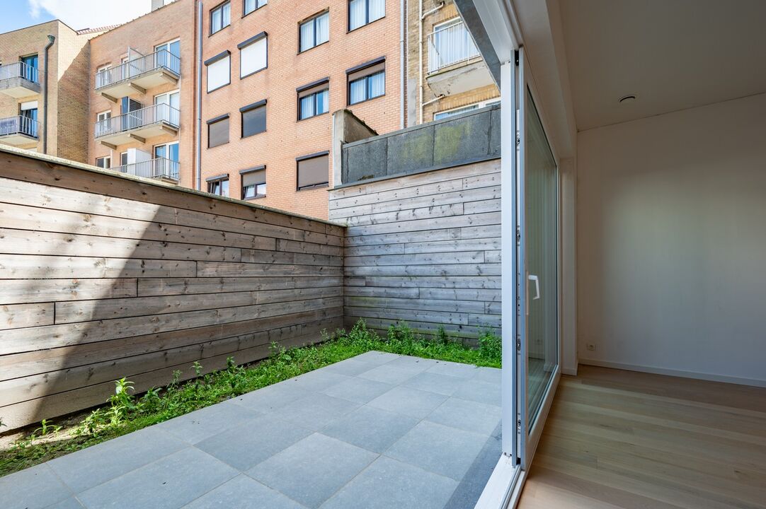 Bijzonder duplex appartement met zijdelings zeezicht, terras én tuin(terras). foto 11