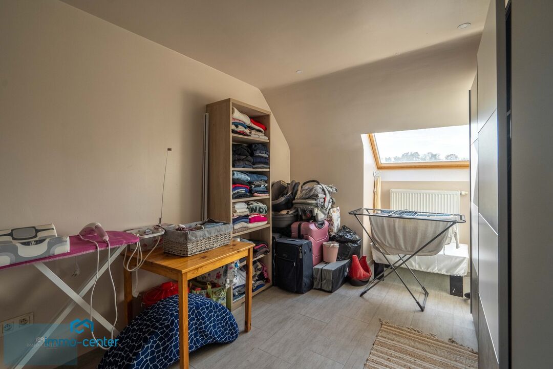 Te Koop: Prachtig Gerenoveerd Appartement met 3 Slaapkamers in Houthalen foto 14