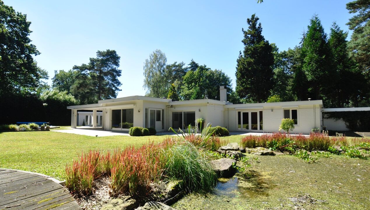 Royale villa-bungalow, top gelegen in bosrijke villawijk Zilverkust te Rekem foto 1