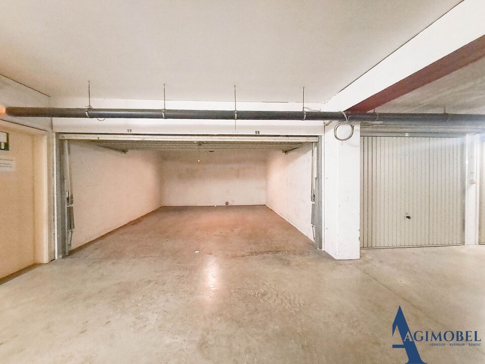 Zeer ruime dubbele garagebox, gemakkelijk te bereiken op niveau -1 in de Parmentierlaan te Knokke. foto 3