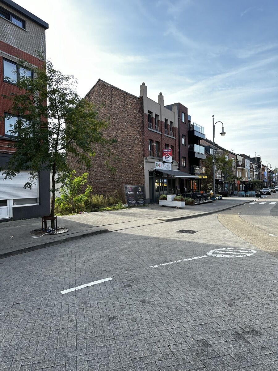 Projectgrond in het hartje van bruisende Vennestraat te Genk foto 2