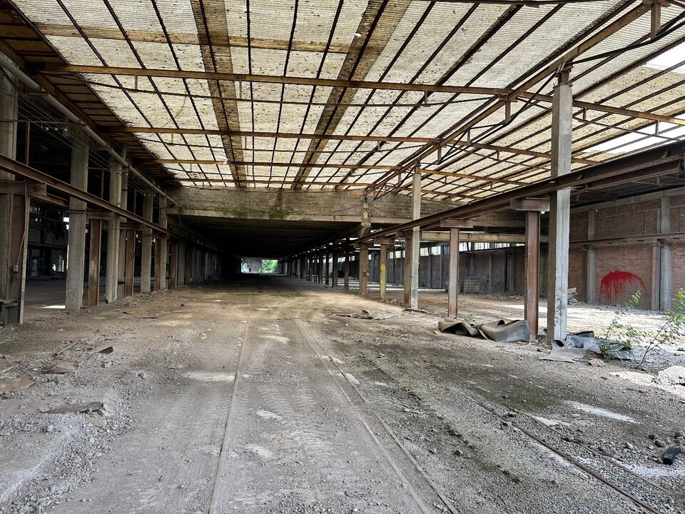 Industriële hangar met een open ruimte in Waregem. foto 5