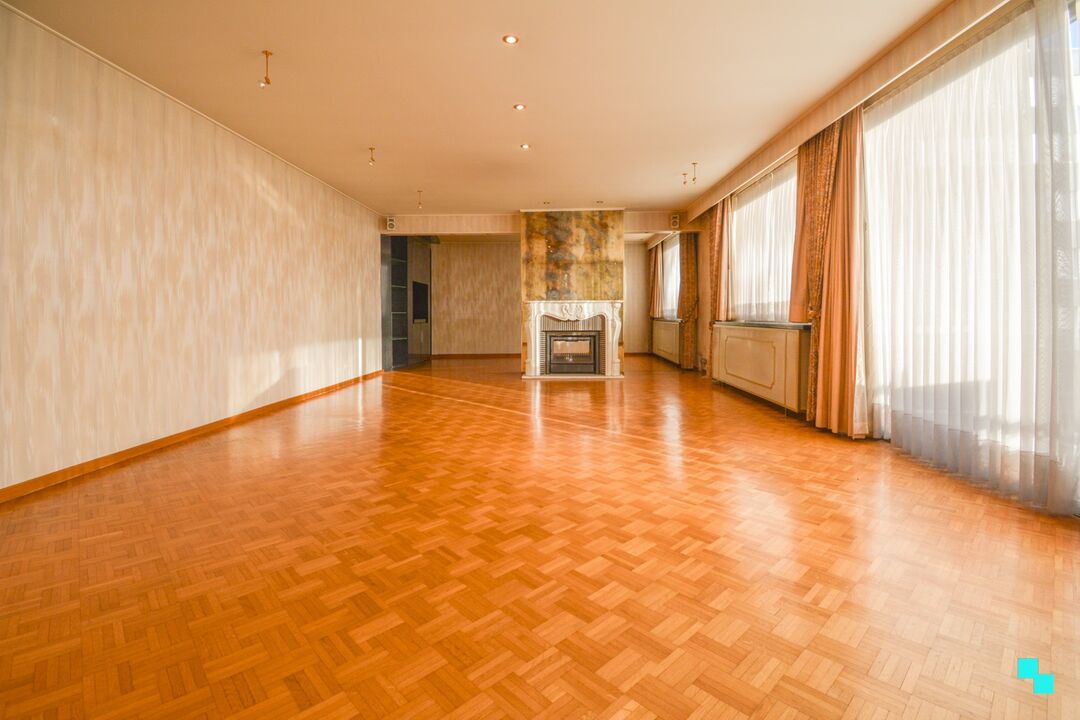 Zeer ruim (166 m²) appartement te Izegem foto 6
