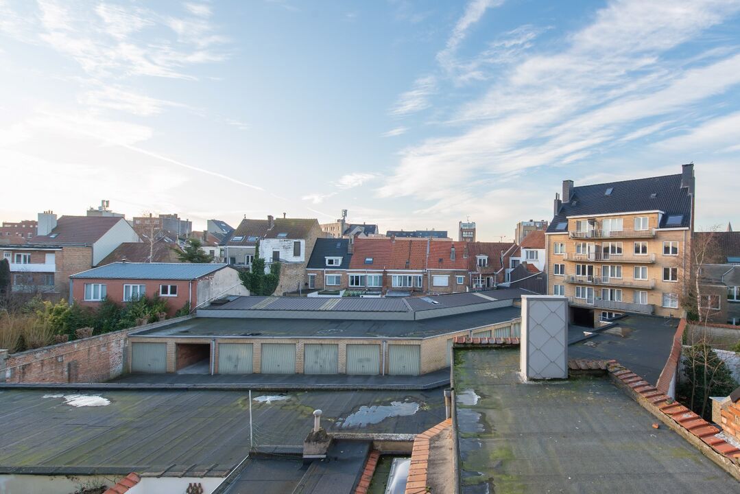 Ruime en interessante woning met 6 slaapkamers en 196 m² bewoonbare oppervlakte in Oostende.  foto 17
