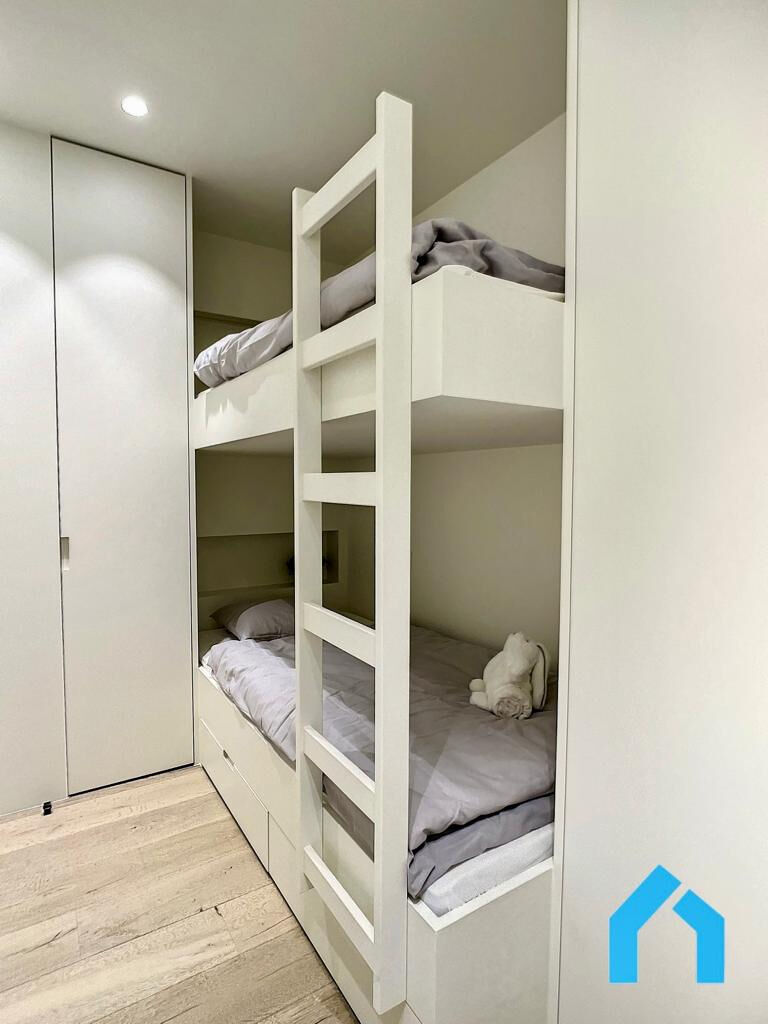 Volledig vernieuwd drie-slaapkamer appartement vlak aan het strand te Knokke foto 7