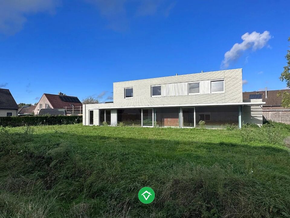 Ruime alleenstaande villa met 3 slaapkamers te Torhout  foto 1