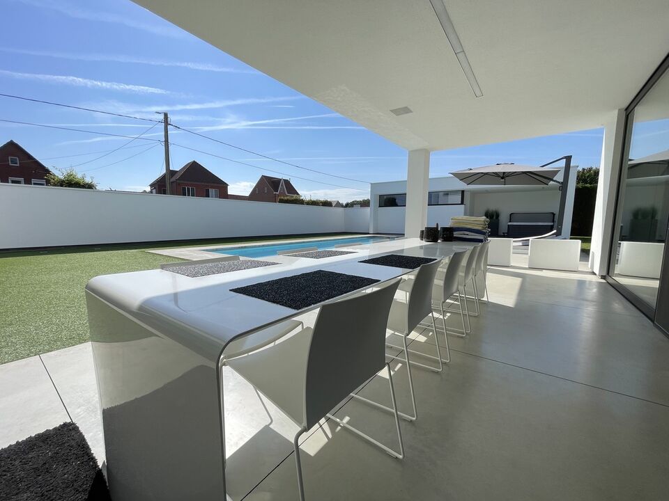 Moderne villa met buitenzwembad foto 12