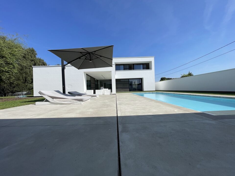 Moderne villa met buitenzwembad foto 11