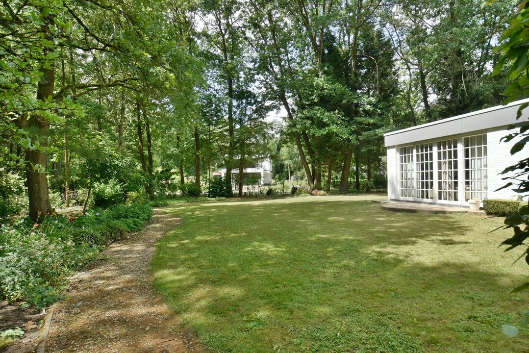 Schitterende villa-bungalow, exclusief gelegen in de villawijk "Zilverkust" te Lanaken-Rekem, op een fraai perceel van 2.850 m² foto 31