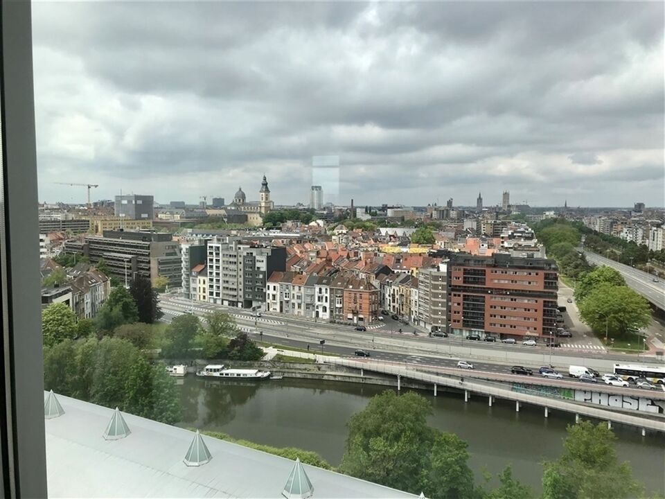 Lichtrijke instapklare kantoren tot 688m²  in UCO toren te Gent foto 11