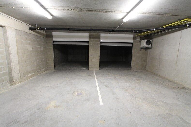 Ruime ondergrondse garage met autostaanplaats in het centrum van Gistel  foto 6