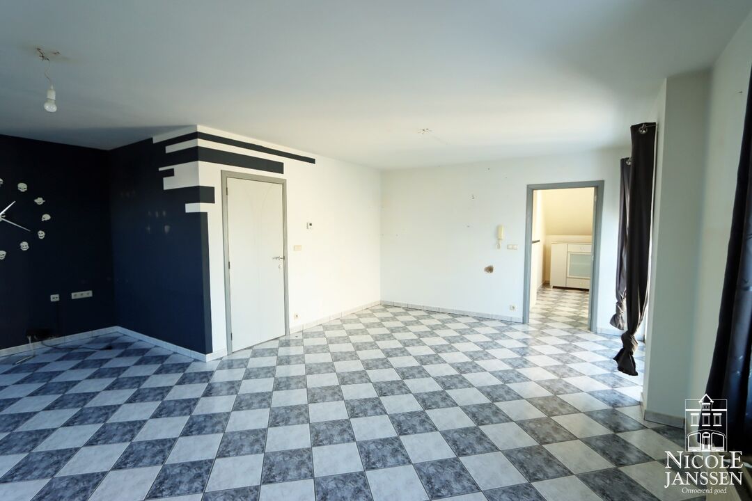 Instapklaar ruim duplex-appartement met 2 slaapkamers en dubbele garage foto 4